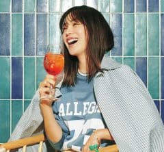 女子会服も【進化系ロゴＴ】でエフォートレスにアップデート♡