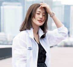 【40代のモノトーンコーデ】はスポーティアウターを上手にいかして洒落感アップ！