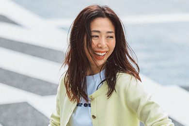 ラクちんの極み！週はじめは【名品パンツ＆サンダル】で通勤もストレスフリー