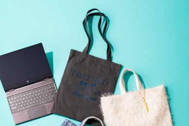 STORYスタイリストがお薦め！働くSTORY世代の【PCすっぽり布バッグ】〈5選〉