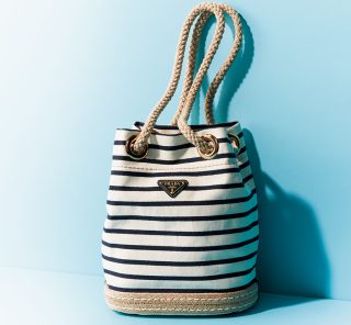 【STORYスタイリスト これ欲しい！】カジュアルなものこそ上質な「プラダ」で本気買い