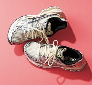 【STORYスタイリストのコレ欲しい！】大人の品をつくるスニーカー＆サンダル　