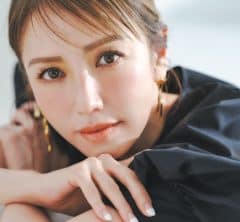 ヘア・メークのプロが指南！ヘアとメークを変えるだけで黒ワンピースが見違える！