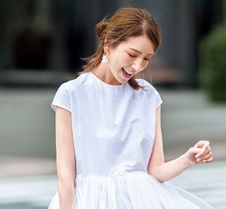 いつものパンツスタイルも【チュールトップス】で涼しげに華やぐ