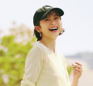 休日ランチに【イエローワンピ×トレンド小物】でポジティブな魅力を拡散！