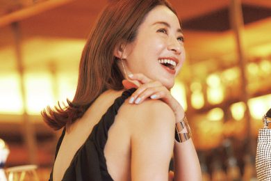 恋人時代のときめきを呼び覚ます【背中見せワンピ】で夫婦時間を彩って