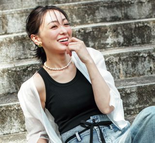 【トレンド羽織り】で夏定番のタンクトップ×デニムを格上げ！