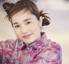 平野ノラさん(46歳)バレーボール少女から“芸人”への転身。お笑いにたどり着くまでの道のりとは?