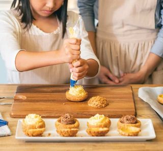 【親子で一緒に楽しめる！】ヨックモックから“おうちで手作りできる体験型キット”が登場