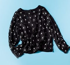 【YouTube人気スタイリストおすすめ】　夏後半コーデを「シアー長袖」で軽やかに更新〈3選〉