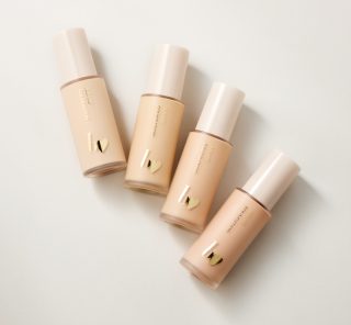 【画像集】40代が使える〝プチプラファンデ〟３選！ 人気ヘアメイクの「リピ買い」コスメ