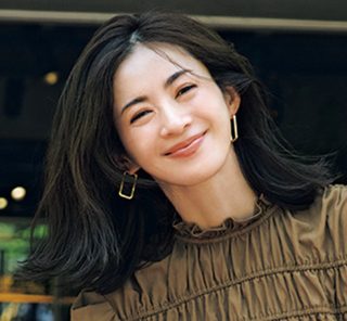 暑い日だって、チャレンジしたい！ 敢えての〈さらっとダウンヘア〉を作れるアイテム〈2選〉