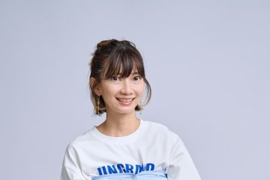 【40代のユニクロ】羽織ったり巻いたり〈短丈シャツ〉のおしゃれアレンジ術