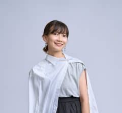 【40代のユニクロ】そのまま着るだけじゃもったいない！初秋のキレイ見え白シャツお洒落アレンジ術