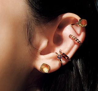 顔のシワもくすみもなかったことに！【ピアスの盛り付け】で肌の輝きを取り戻して