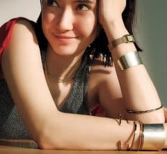 マシュマロな二の腕がほっそり見えする【重ね付けバングル＆ブレスレット術】 　