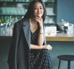 “汗だく出勤”を救うコーデは？サっと汗を拭ける「ノースリワンピと羽織り」が正解！