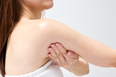 ノースリーブしか着れない夏！「肩・二の腕」を素敵に魅せる“ひと手間ケア”で差を