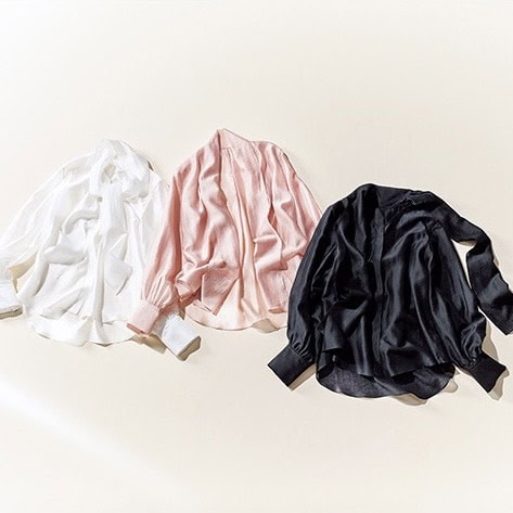 【4選】老け見えしない！『甘ブラウス』で40代・秋のパンツコーデが華やぐ