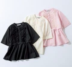 「体型カバー」も「華やかさ」も両立！【五分袖×ペプラム】の最旬フリルブラウス