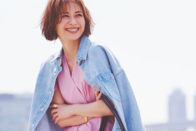 ピンクだって全然あり！40代にこそ似合う「カラーワンピース」合わせ方のコツ〈5選〉