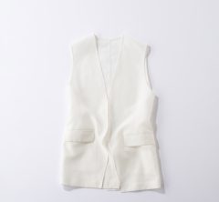 いつものコーデに1枚足すだけ！「ジレ」＆「カーディガン」で手持ちのTシャツ、ワンピが新鮮に