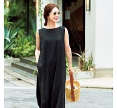 40代「もう悩まない夏服」”ラクなのに高見え”な【黒オールインワン】が正解！