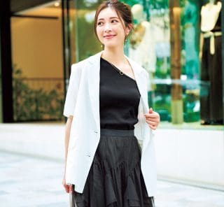 最旬の【肌見せオシャレ】40代がイタく見えない正解って？