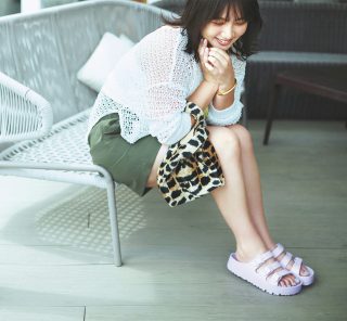 40代のショーパンコーデに！脚長効果を叶える【厚底サンダル】名品〈4選〉