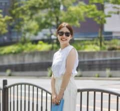 関西のオシャレ40代はこの夏～秋、アイウェアをどう使う？【コーデスナップ10選】