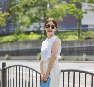 関西のオシャレ40代はこの夏～秋、アイウェアをどう使う？【コーデスナップ10選】