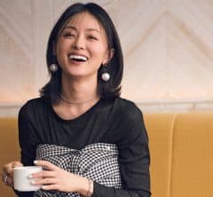 旬のビスチェ風シャツアレンジを【シアートップス】が名アシスト！