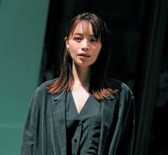 残暑の通勤は【シルク×ハーフパンツ】の新鮮セットアップで乗りきって