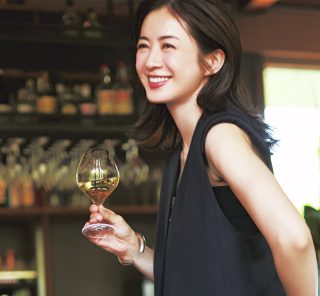 シアーなベールを纏える【薄ニットパンツ】でショーパンより気楽に脚見せ