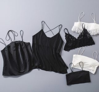 背中開きトップスの必需品【見せるインナー】40代が選ぶべきデザインは？