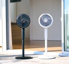 屋内でも屋外でも！コードレスなのに大風量、アウトドアでミストも出せる「シャーク」のパワフルな扇風機