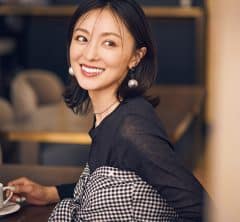 暑くても腕を出したくない派の細見え「シアートップス」【3選】