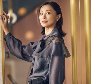 【ひとくせありの透けトップス】なら夏の長袖も華やか見え〈3選〉