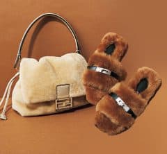 〈エルメス・フェンディetc.〉ふわもこ他、インパクトある名品アイテムで秋オシャレの仕上げを〈4選〉