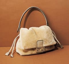 STORYスタイリストがこの秋欲しい！着こなしの主役になるふわふわ〈フェンディ〉