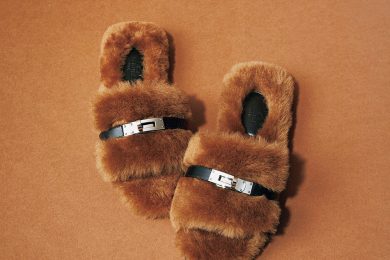 「40代スタイリスト〝これ買います〟」〈エルメス〉秋にこそ！足元にインパクトと遊びを