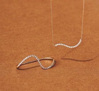 〈STORYスタイリストのリアル買い〉いつものジュエリーと重ね付けても可愛い【繊細ダイヤモンド】