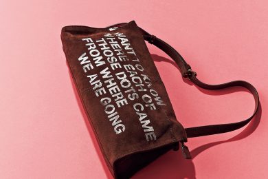 【STORYスタッフがリアルで欲しい】 シンプル服が秋仕様に変身！インパクト大の秋小物〈靴＆バッグ〉