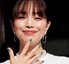 カジュアル服をもっと軽やかに見せたいなら、素顔風メークが断然オシャレ！