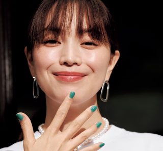 カジュアル服をもっと軽やかに見せたいなら、素顔風メークが断然オシャレ！