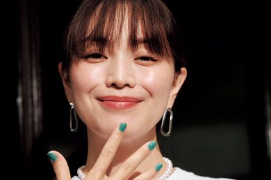 カジュアル服をもっと軽やかに見せたいなら、素顔風メークが断然オシャレ！