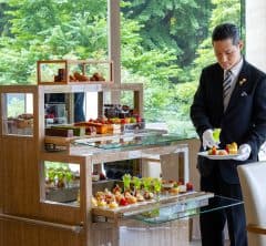 煌びやかなデザートワゴンに目が釘付け!「オークラ東京」の美しすぎるランチで至福のひととき♡