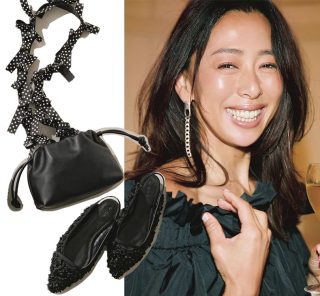 ホムパも飲み会も【映え小物】で乗り切る！黒コーデに華やぎをトッピング