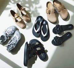 【大人スタイリストの足元おすすめ】まだまだ続く暑い日にサンダル＆スニーカー〈６選〉