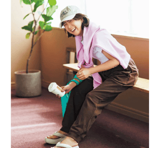 ご近所ワンツーコーデ、去年と同じ…を回避するには「出しっぱサンダル」の更新が鍵！【7選】